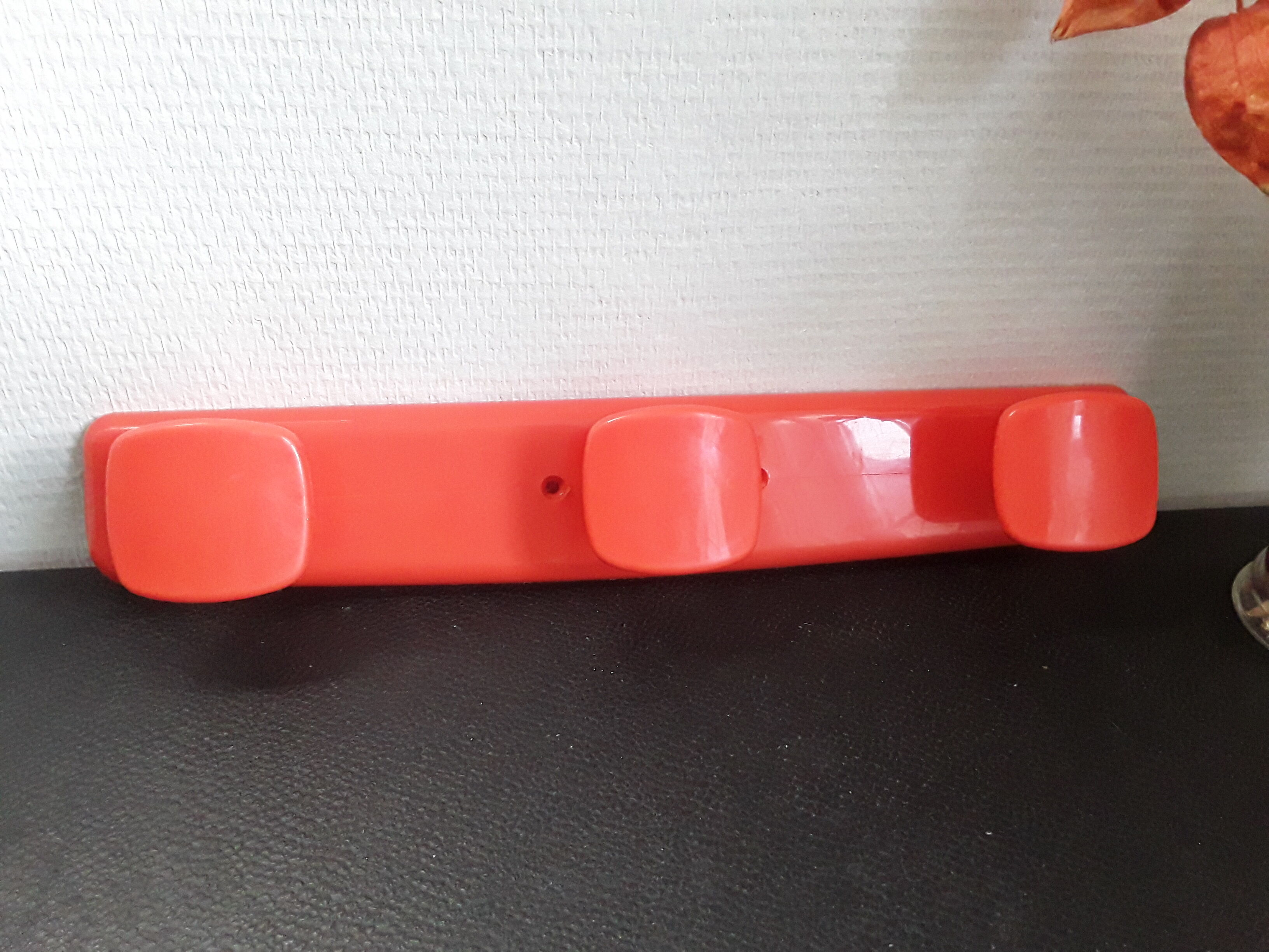 Porte manteau mural orange Syla 1970