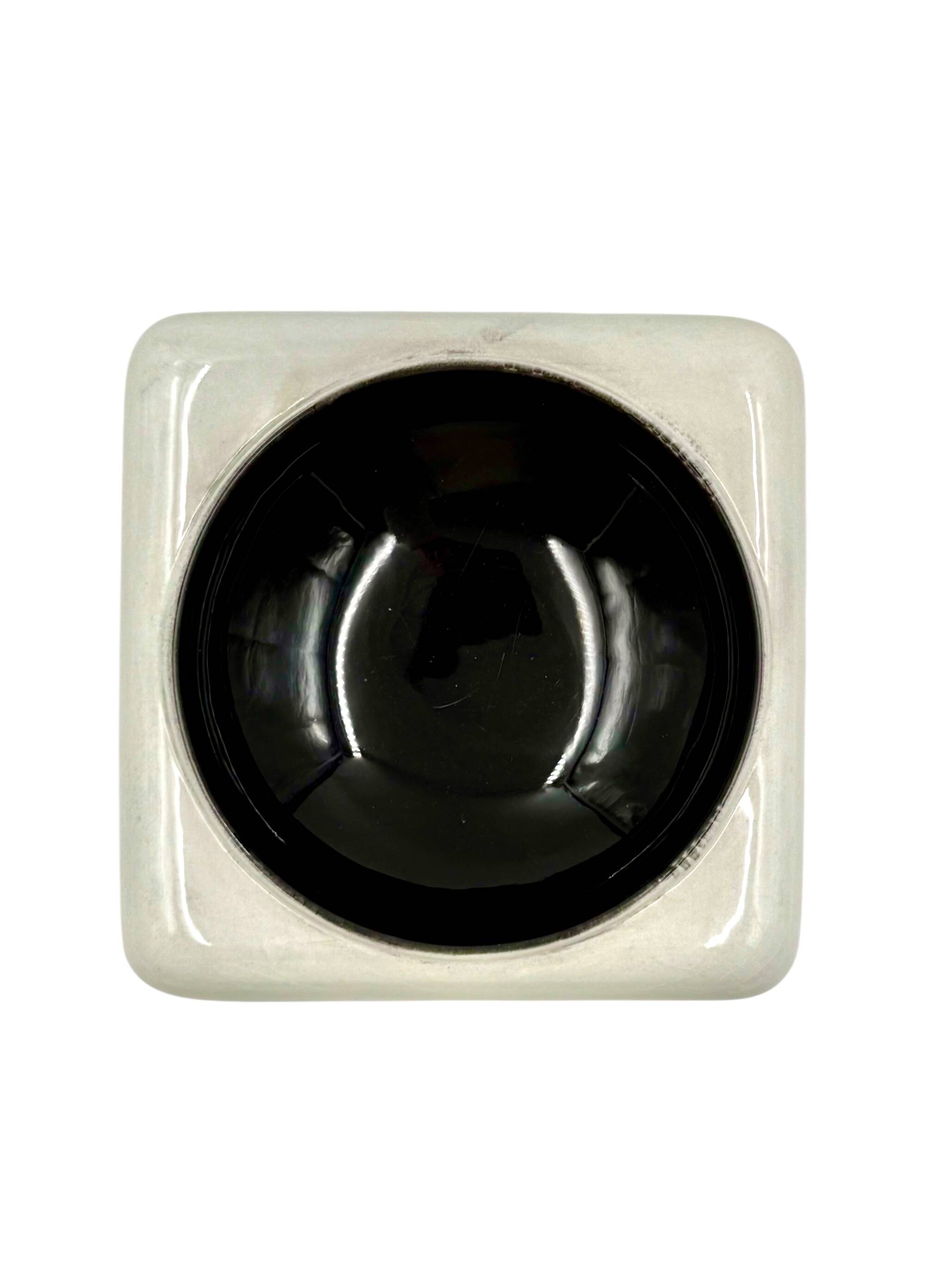 Space age black and white ceramic ashtray / vide poche, Italy 1970s