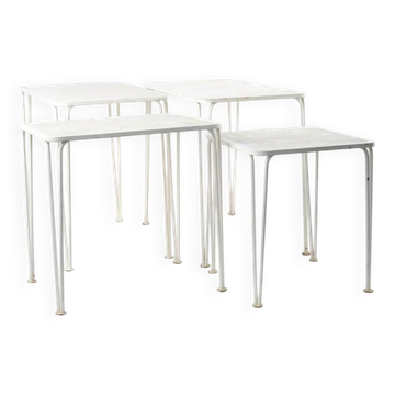 Nesting table