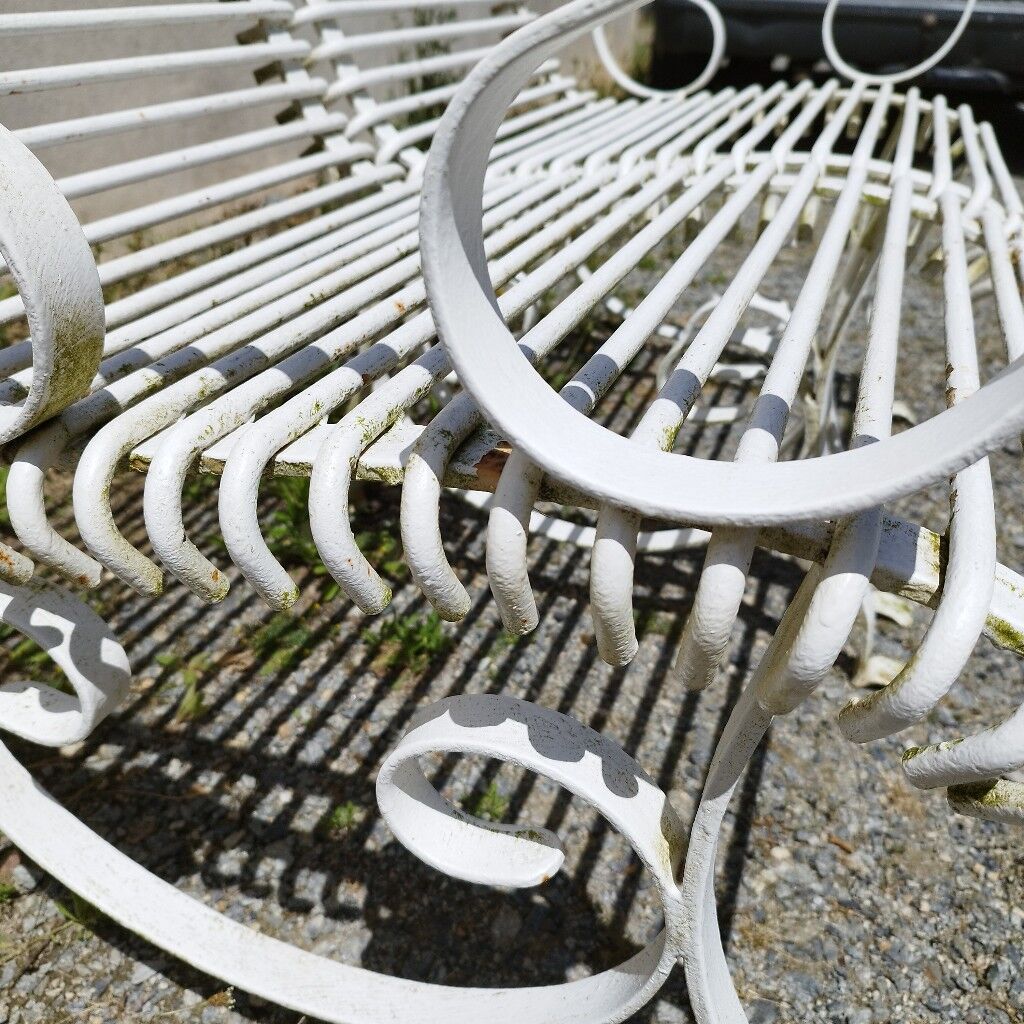 Meridian wrought iron bench Arras square garden