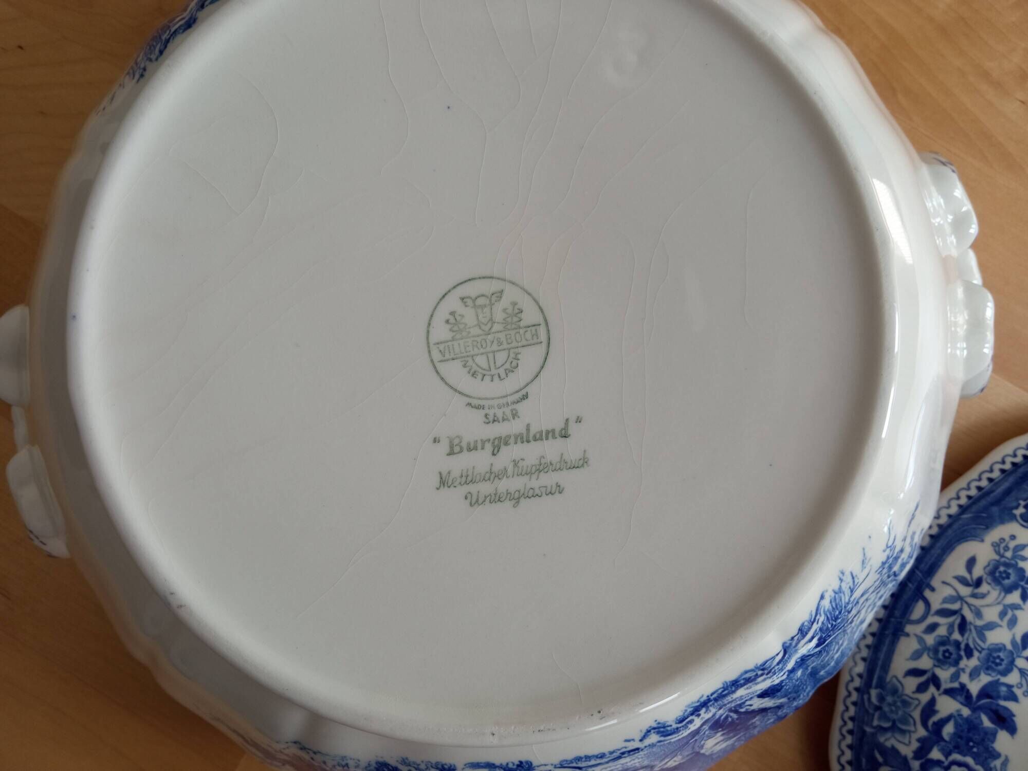 Superb retro soup tureen by Villeroy and Boch.