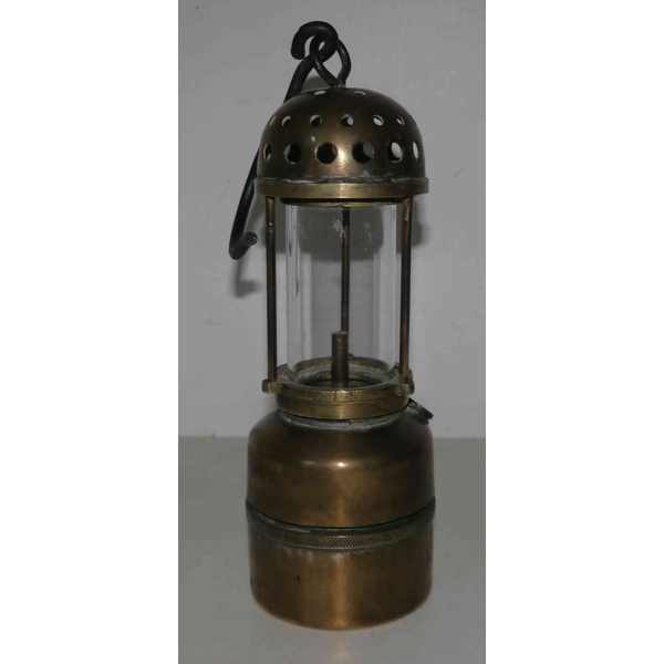 Lampe mineur Arras type « A T » en laiton à acétylène Selency Lampe mineur Arras type « A T » en laiton à acétylène Selency