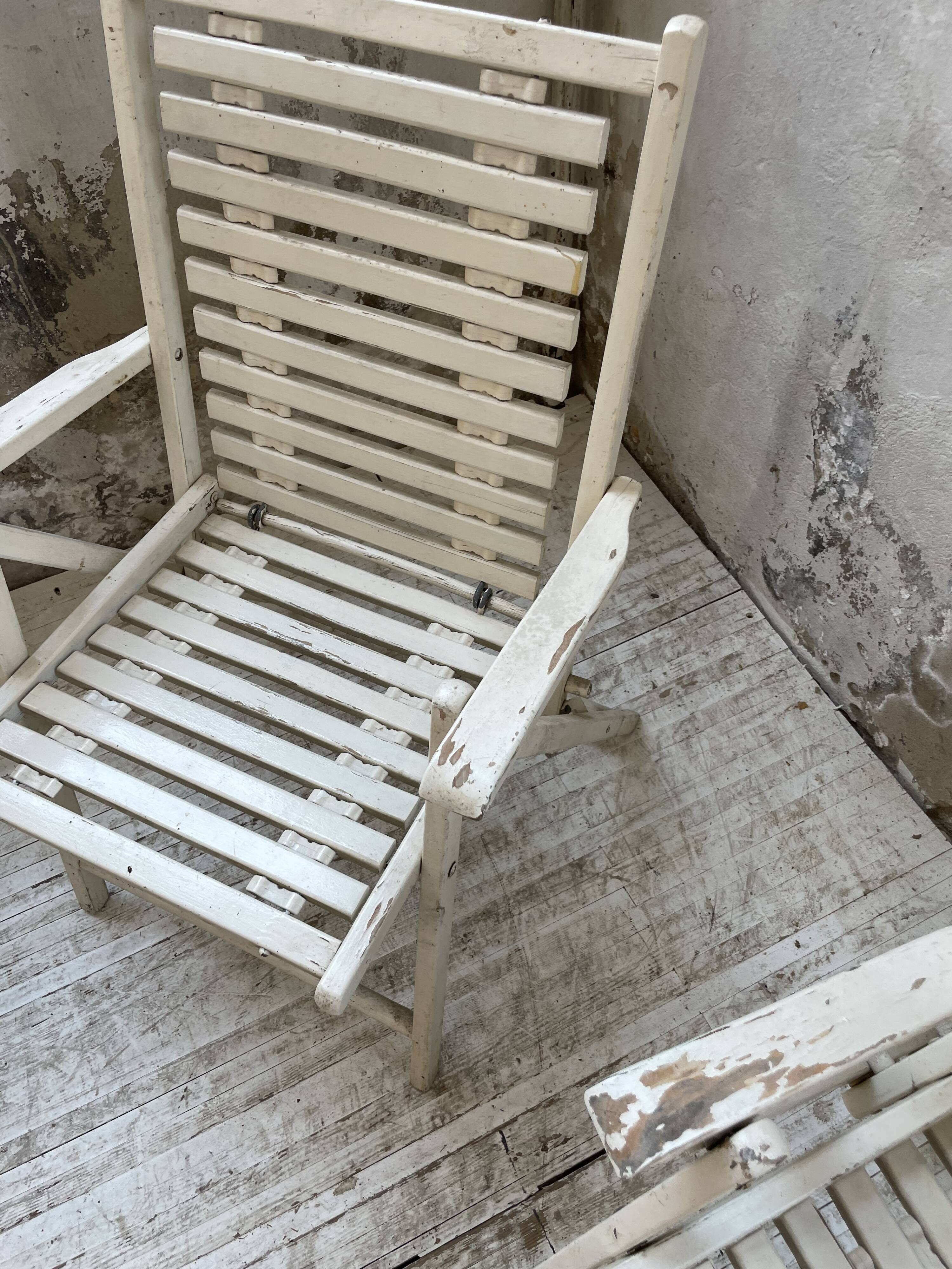 4 white wooden garden chairs
