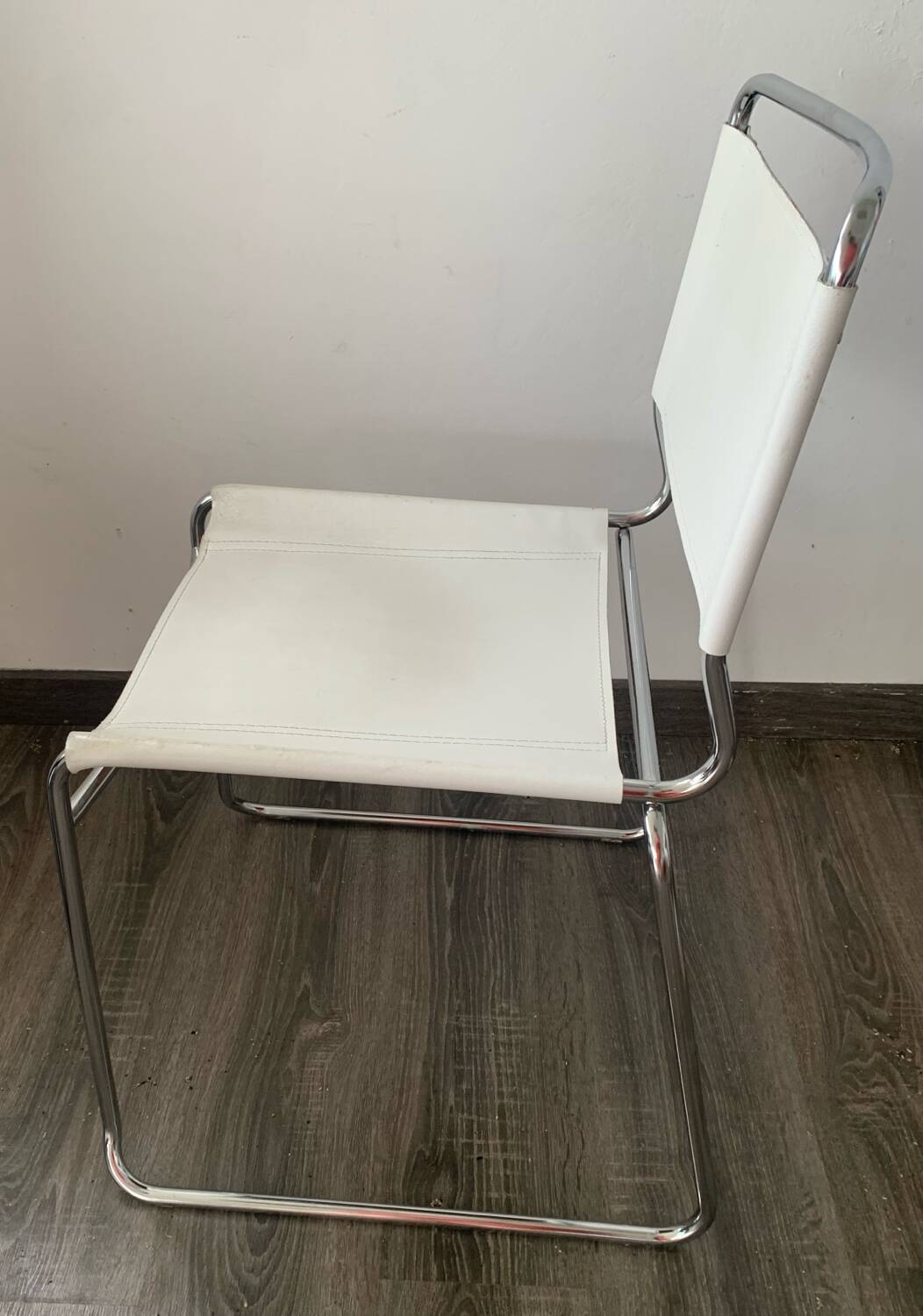 Chaise design cuir blanc