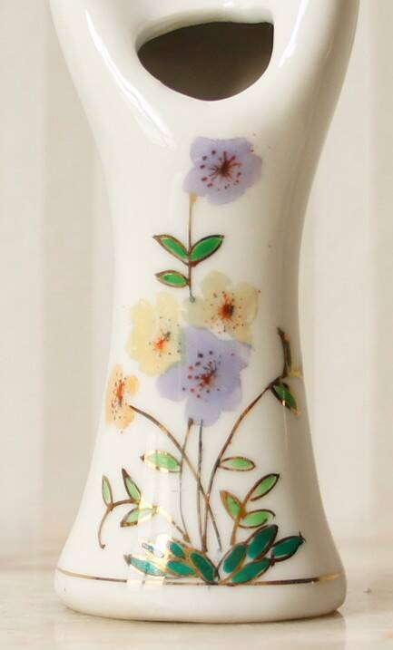 Soliflore ring in porcelain hand tattooed flowers