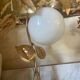 Lampe en métal doré et opaline 70’s