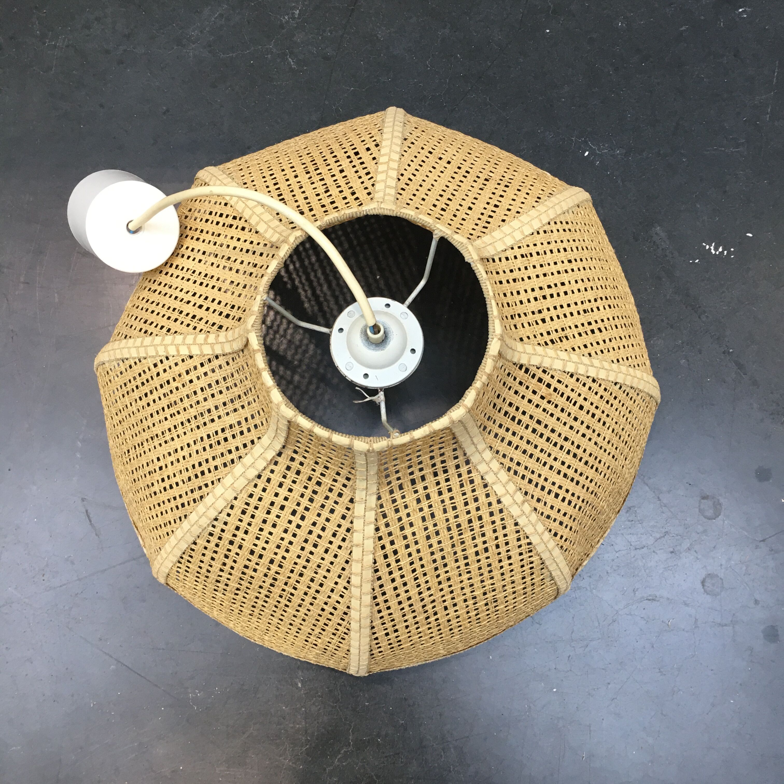 Vintage suspension in natural fibers