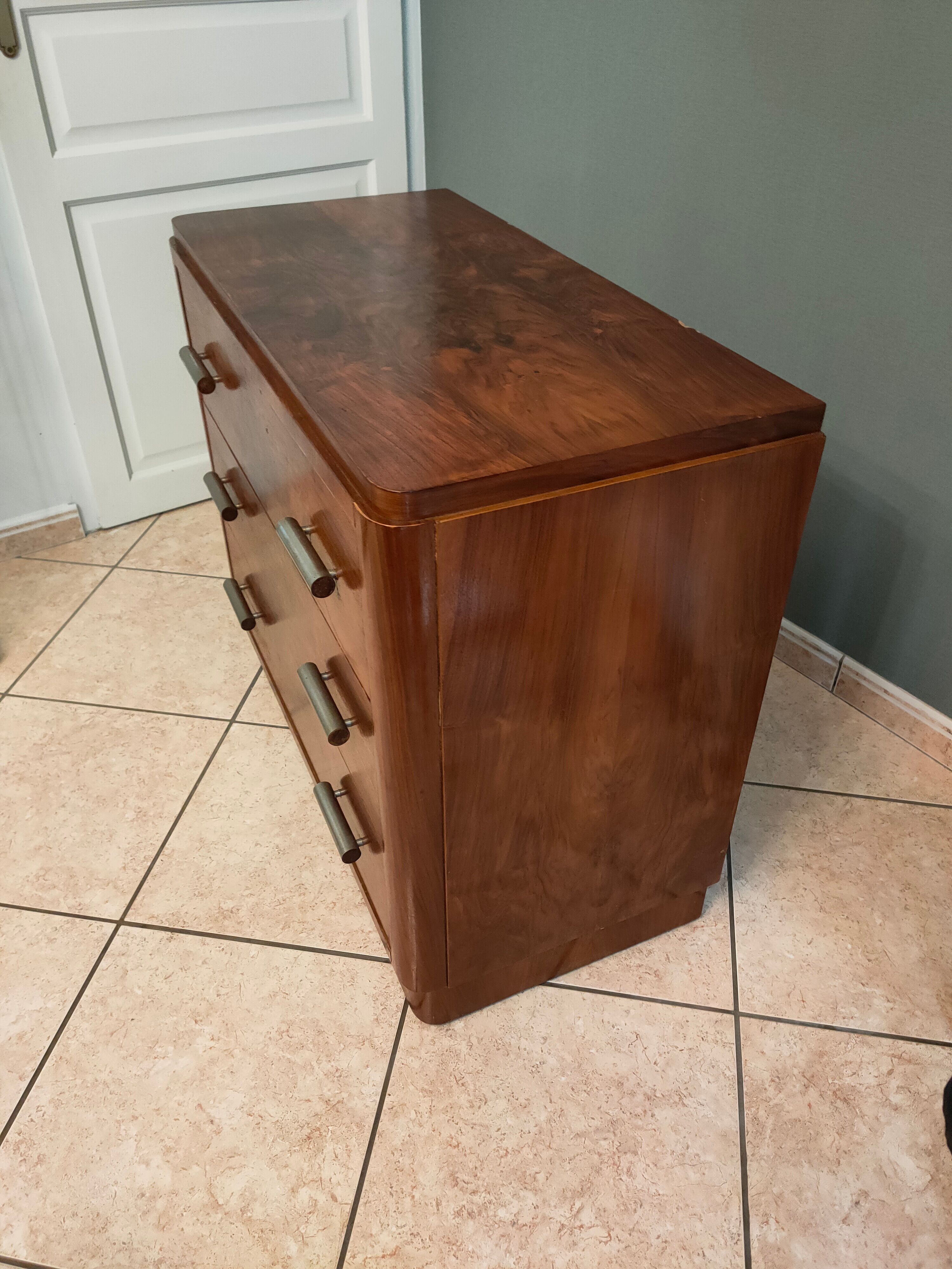 Commode art deco en noyer et ronce de noyer