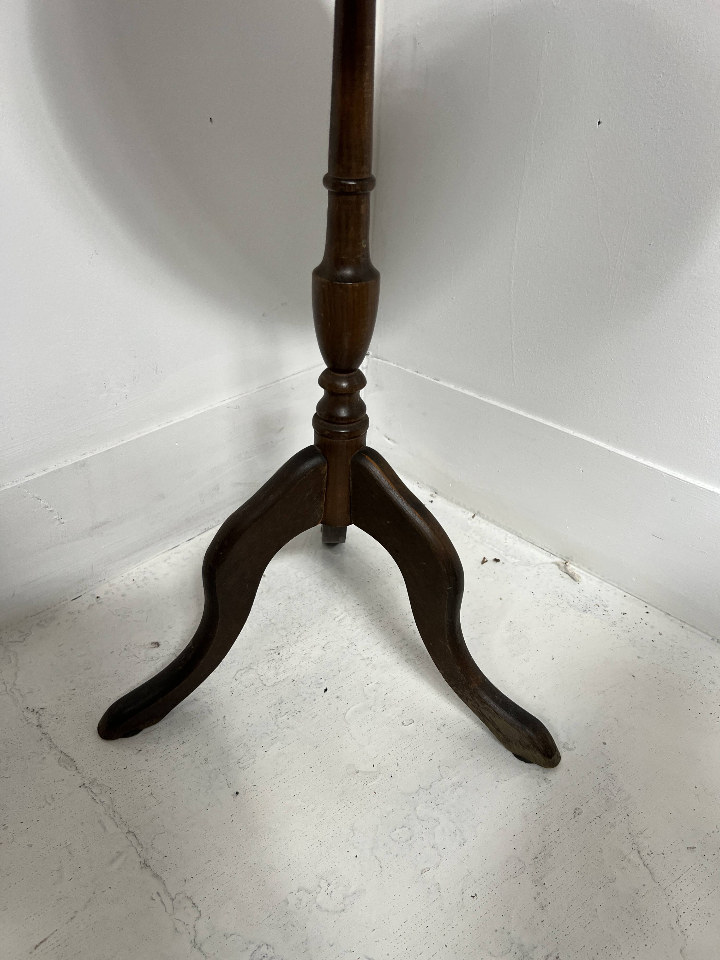 Louis XVI style gueridon in natural wood, 20th century.