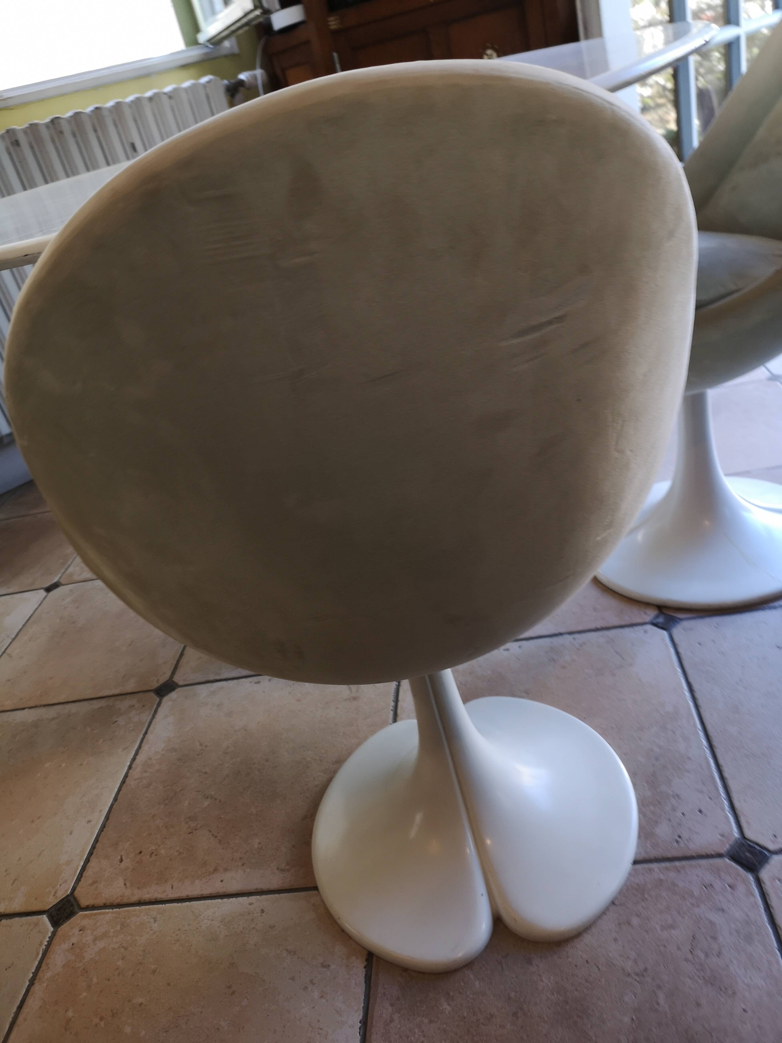 Tulip table and chair set