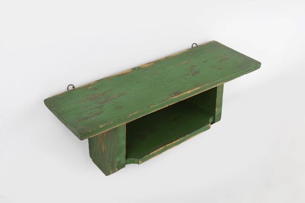 Petite unité murale en bois vert rustique avec 2 étagères, France, années 1880.