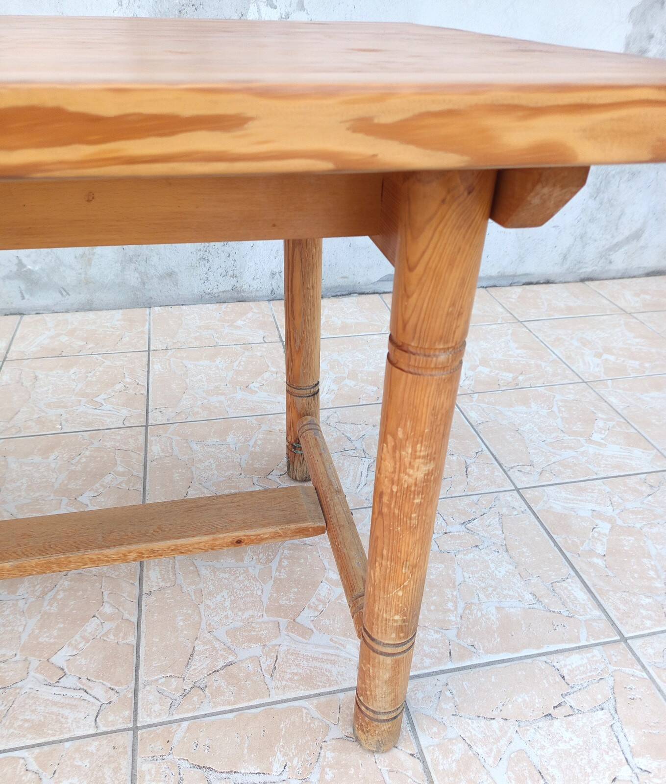 Vintage table in solid pine