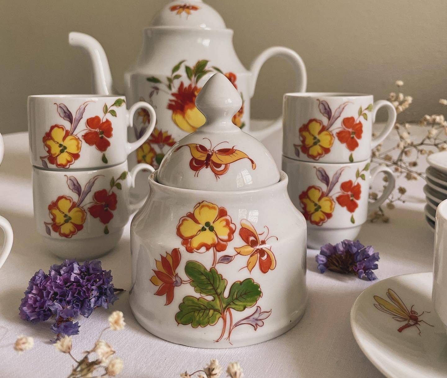 ANCAP porcelain coffee service with coffee maker and porcelain sugar bowl
