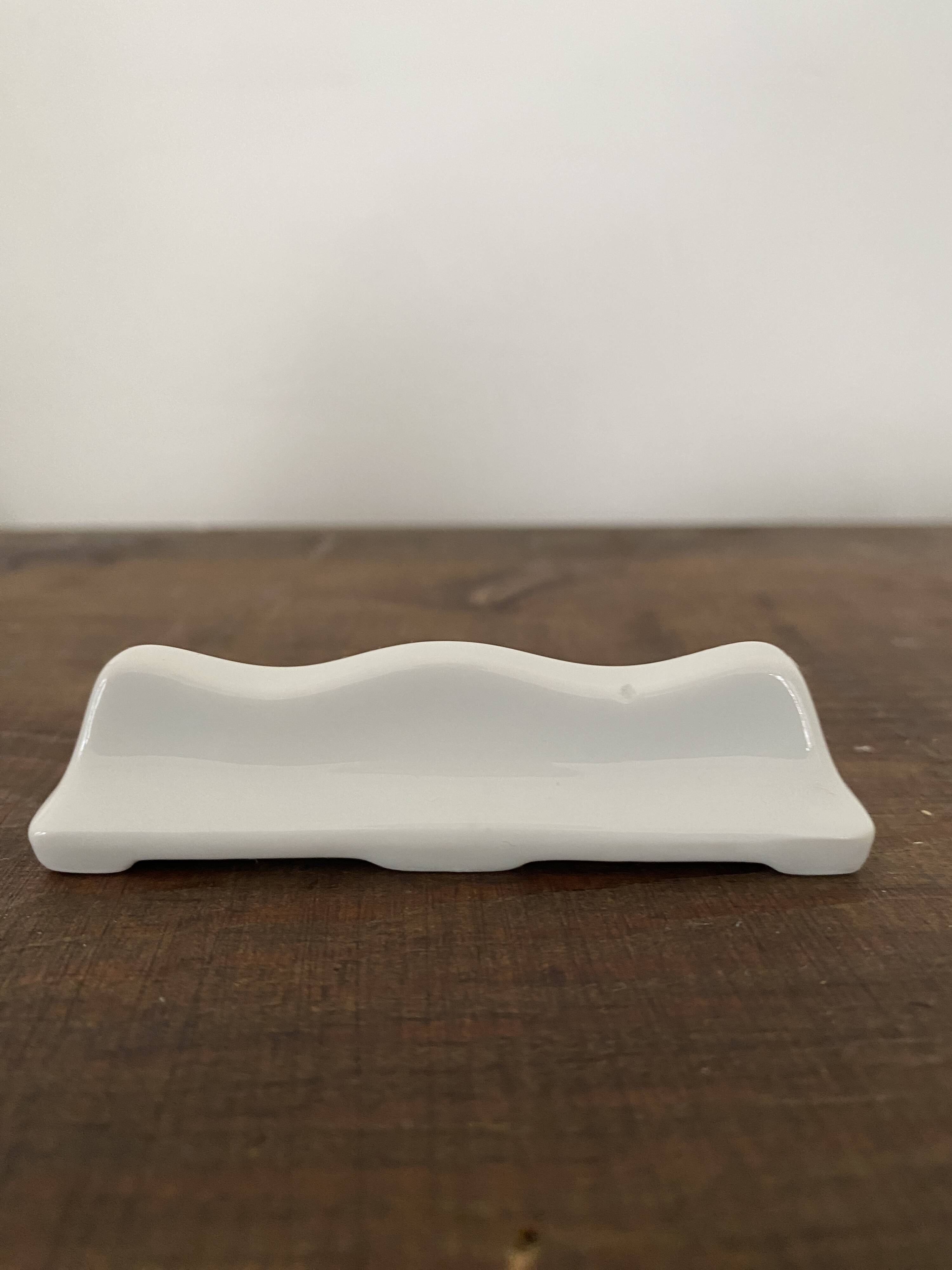Vintage knife holders of 12, in white wave-shaped porcelain