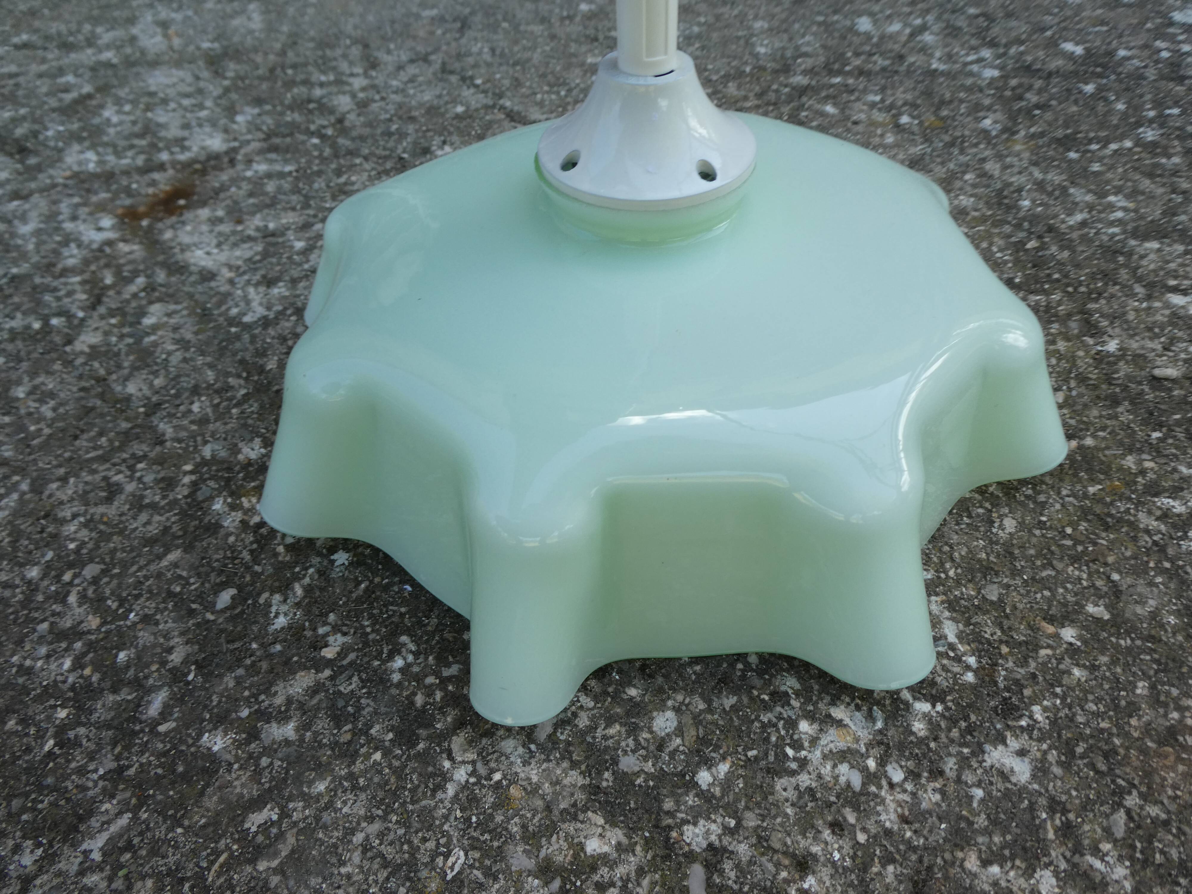 Suspension of old lampshade in opaline mint
