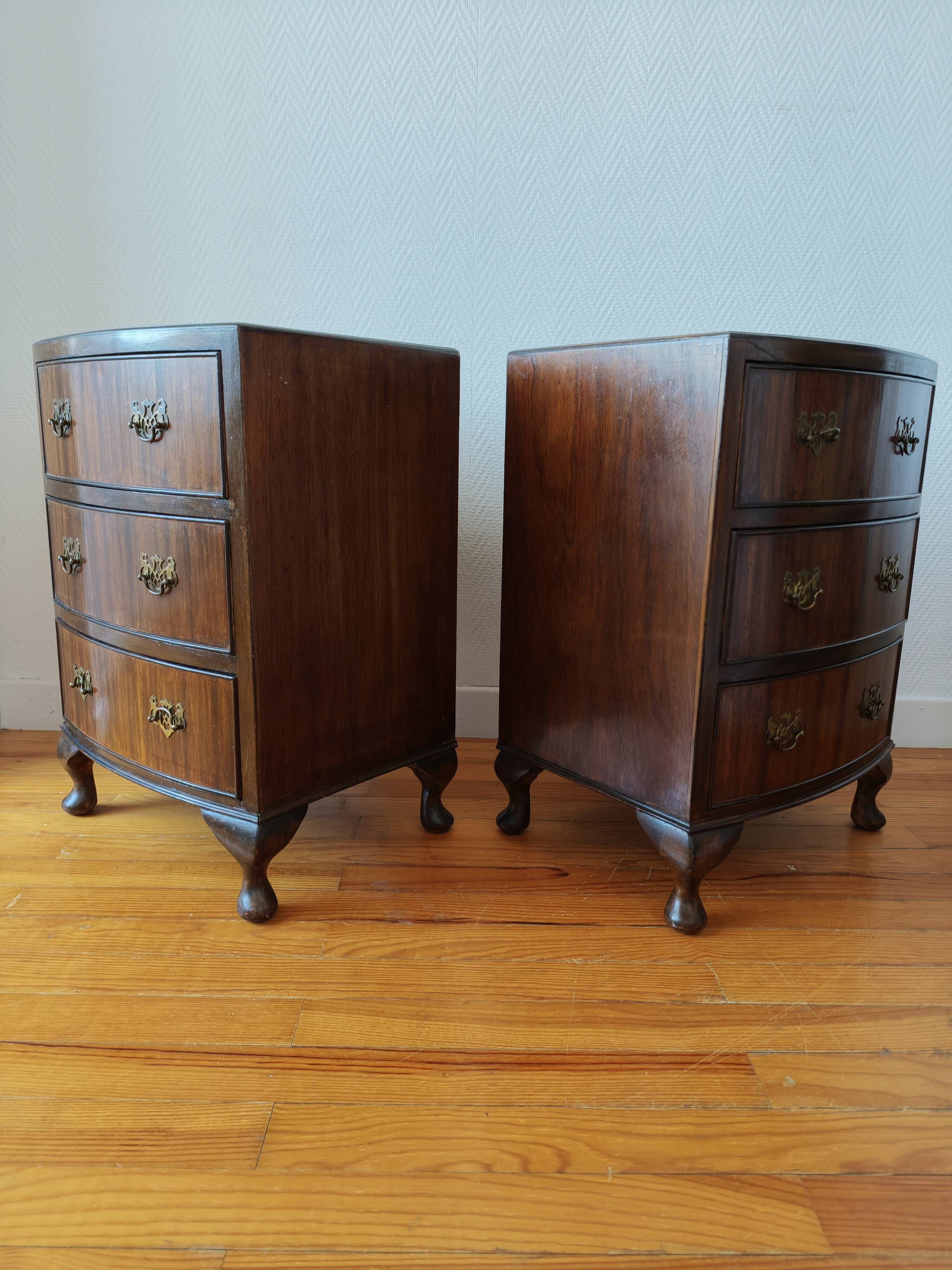 Paire de petites commodes anglaises style Queen Anne – années 1950