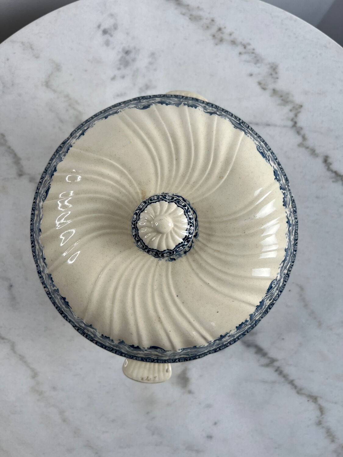 Gien soup tureen "Garlands"