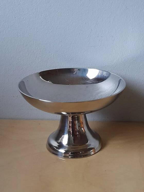 Lot de coupes et plateaux en inox