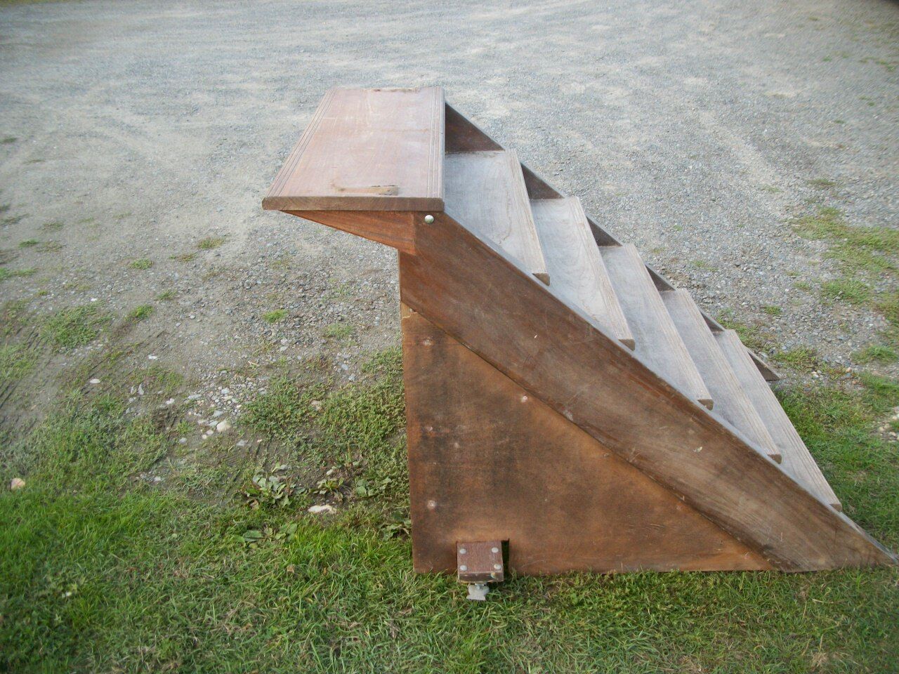 Staircase access scenic / shelf on roullettes