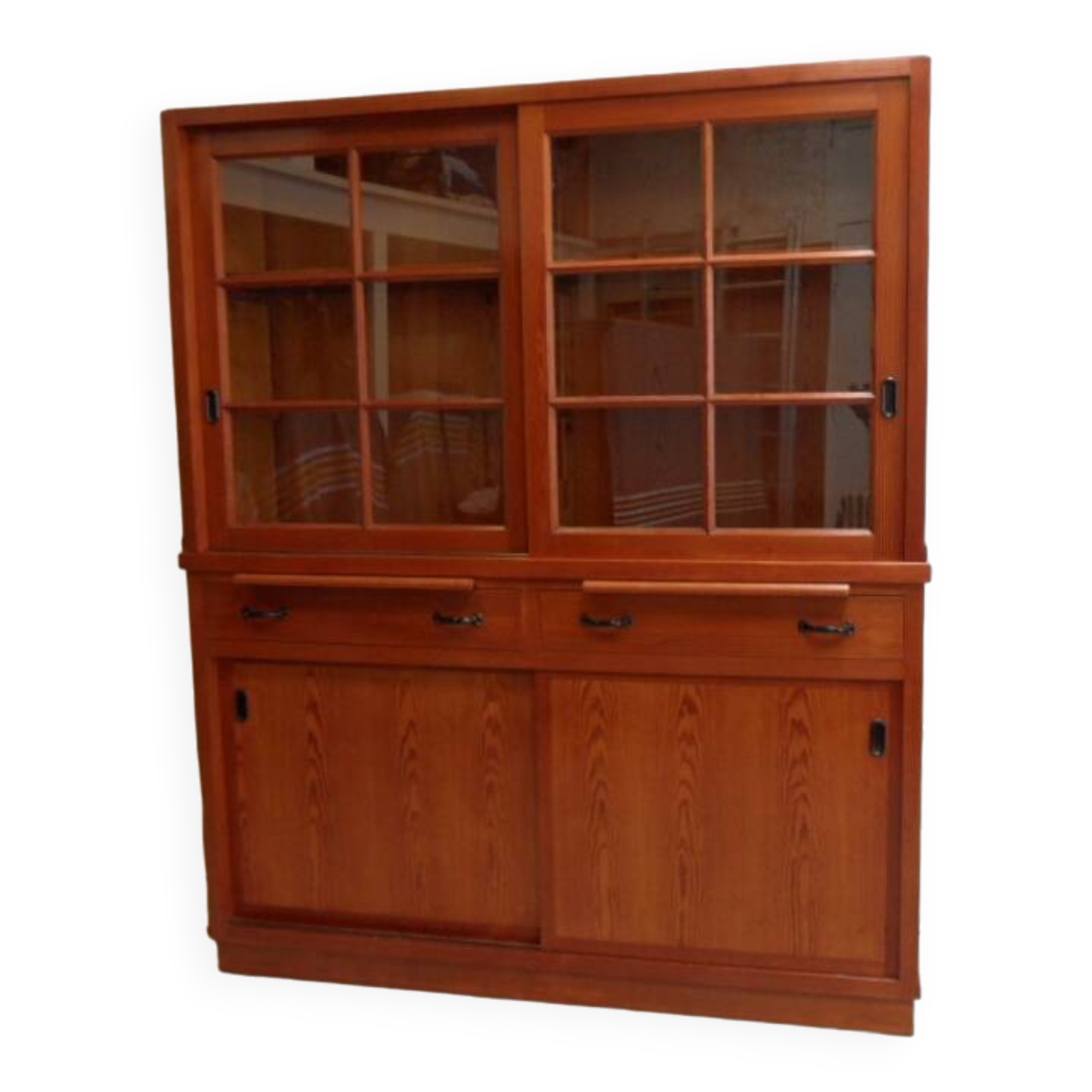 Vitrine de cuisine vintage avec portes coulissantes