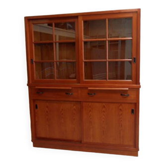 Vitrine de cuisine vintage avec portes coulissantes