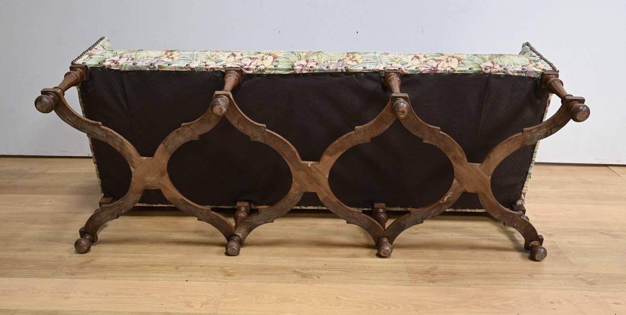 Important Estate Bench with Floral Fabric, Louis XIV Period – Early 18th Century