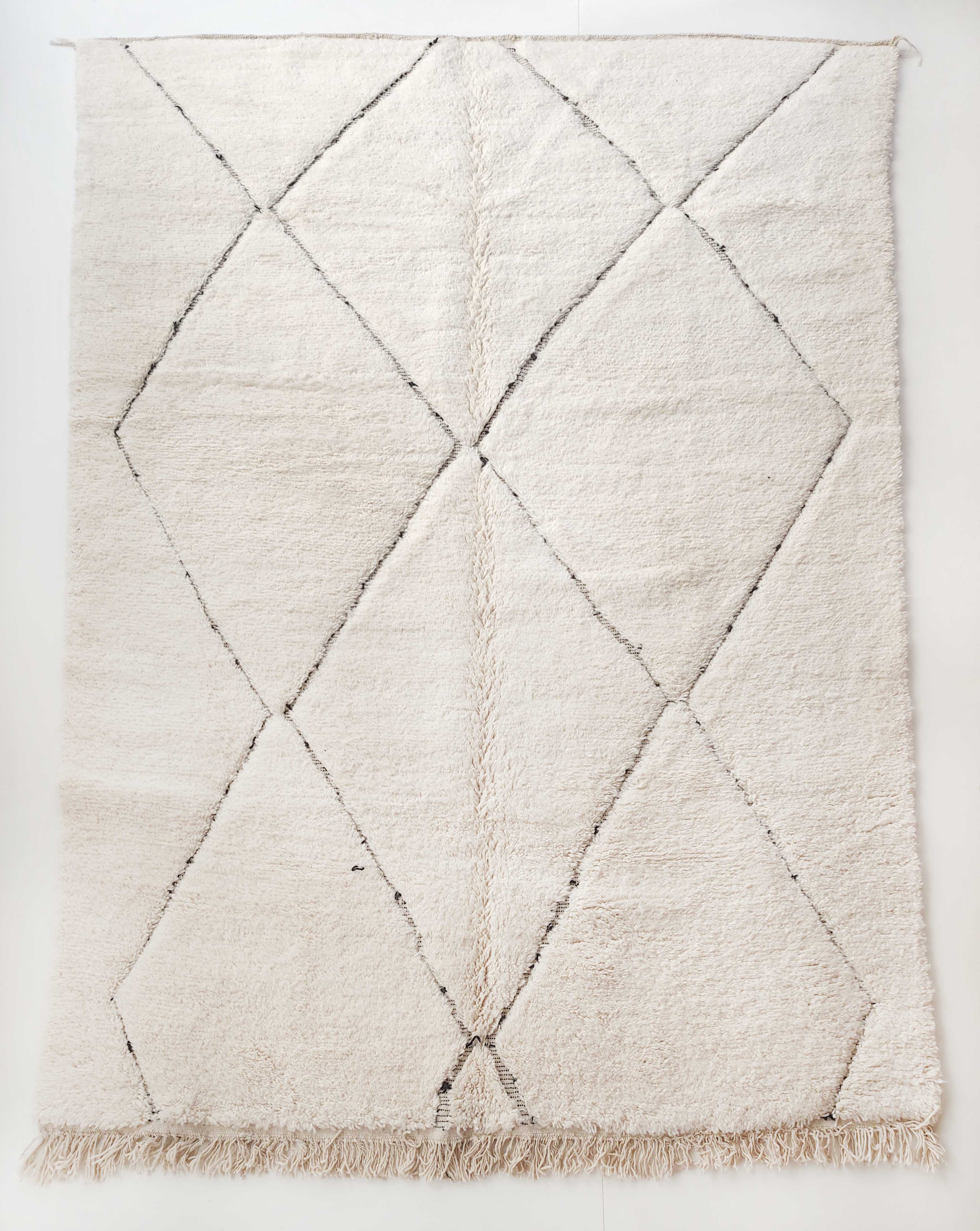 Moroccan Berber carpet Beni ouarain ecru with black diamonds engraved 306x199cm