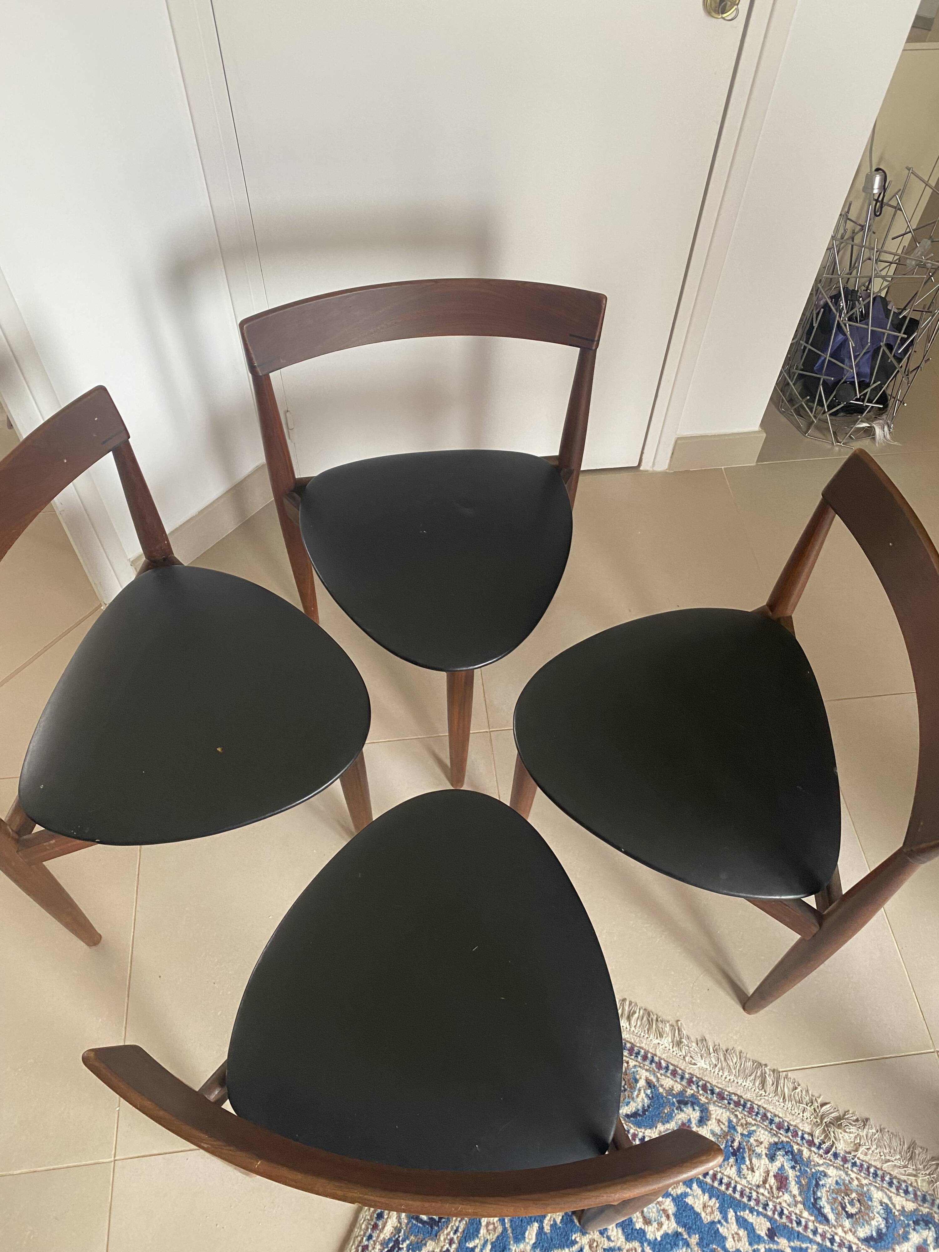 4 Frem Rojle tripod chairs by Hans Olsen