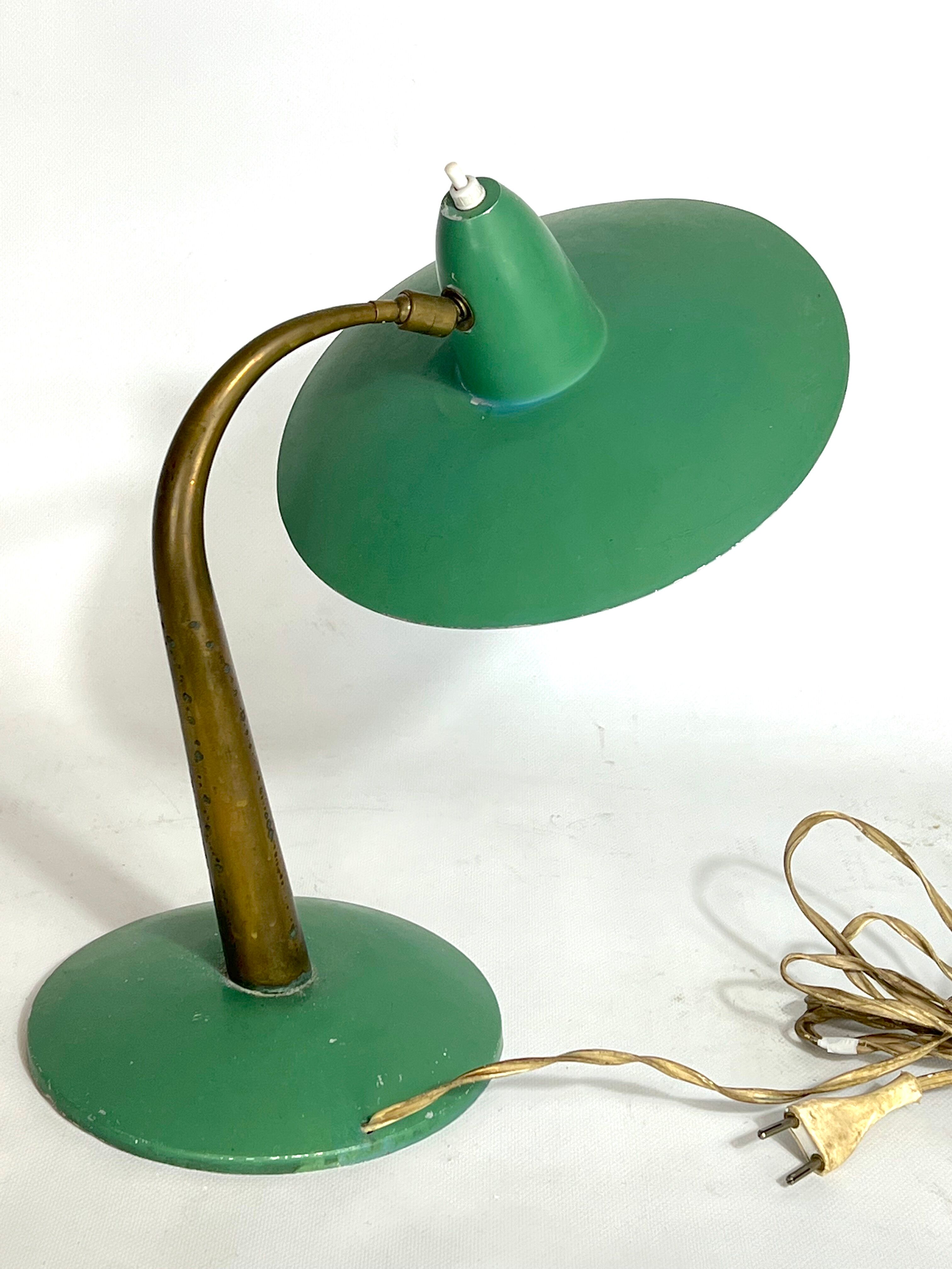 Mid-cenrury Italian Modern brass and green lacquer table lamp from 50s