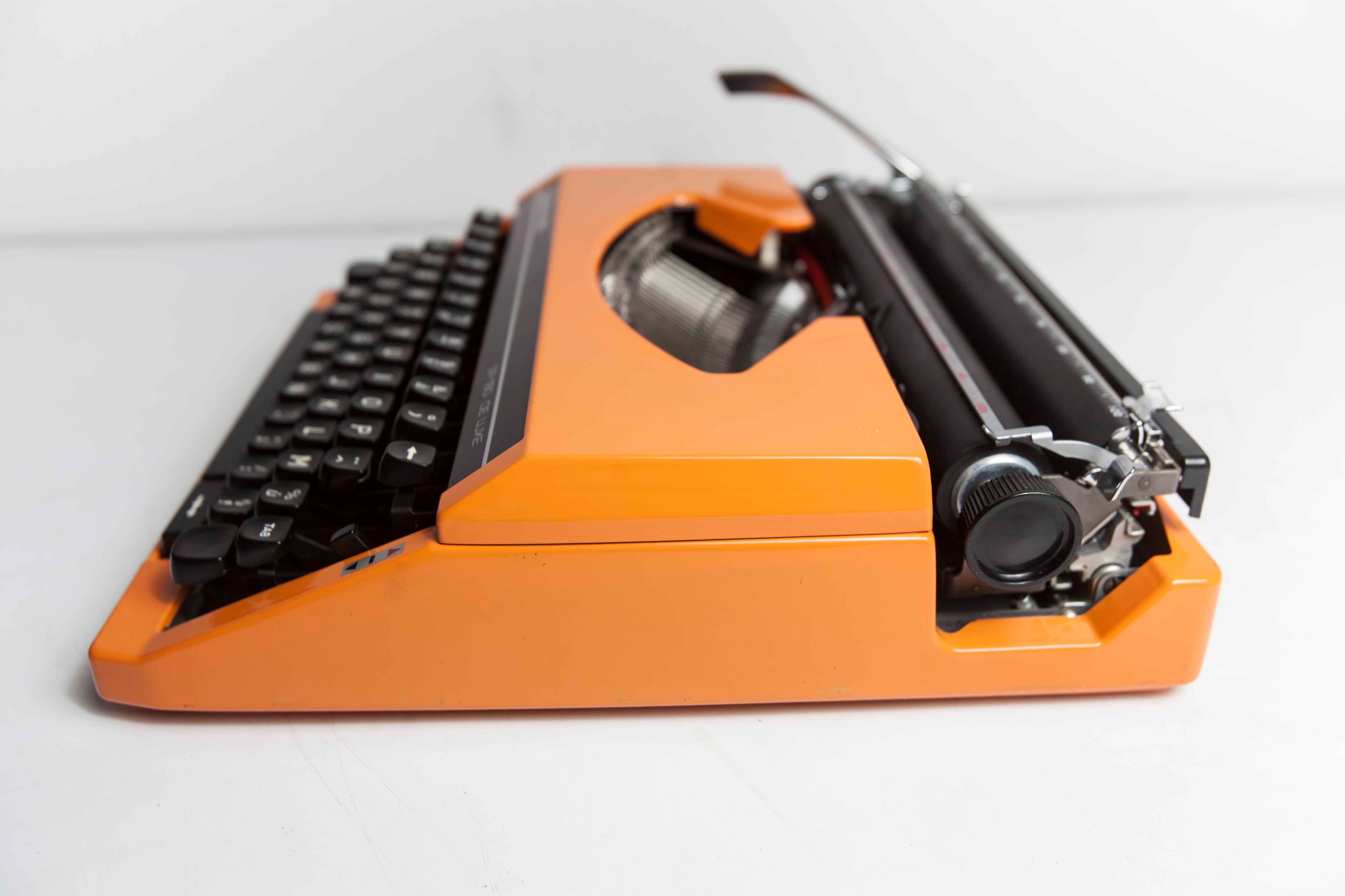 Silver Reed Sr 180 revised Luxury Typewriter and New Ribbon