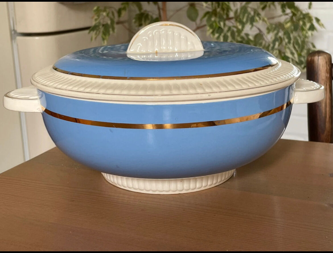 Vintage blue soup pot Villeroy and Boch 50