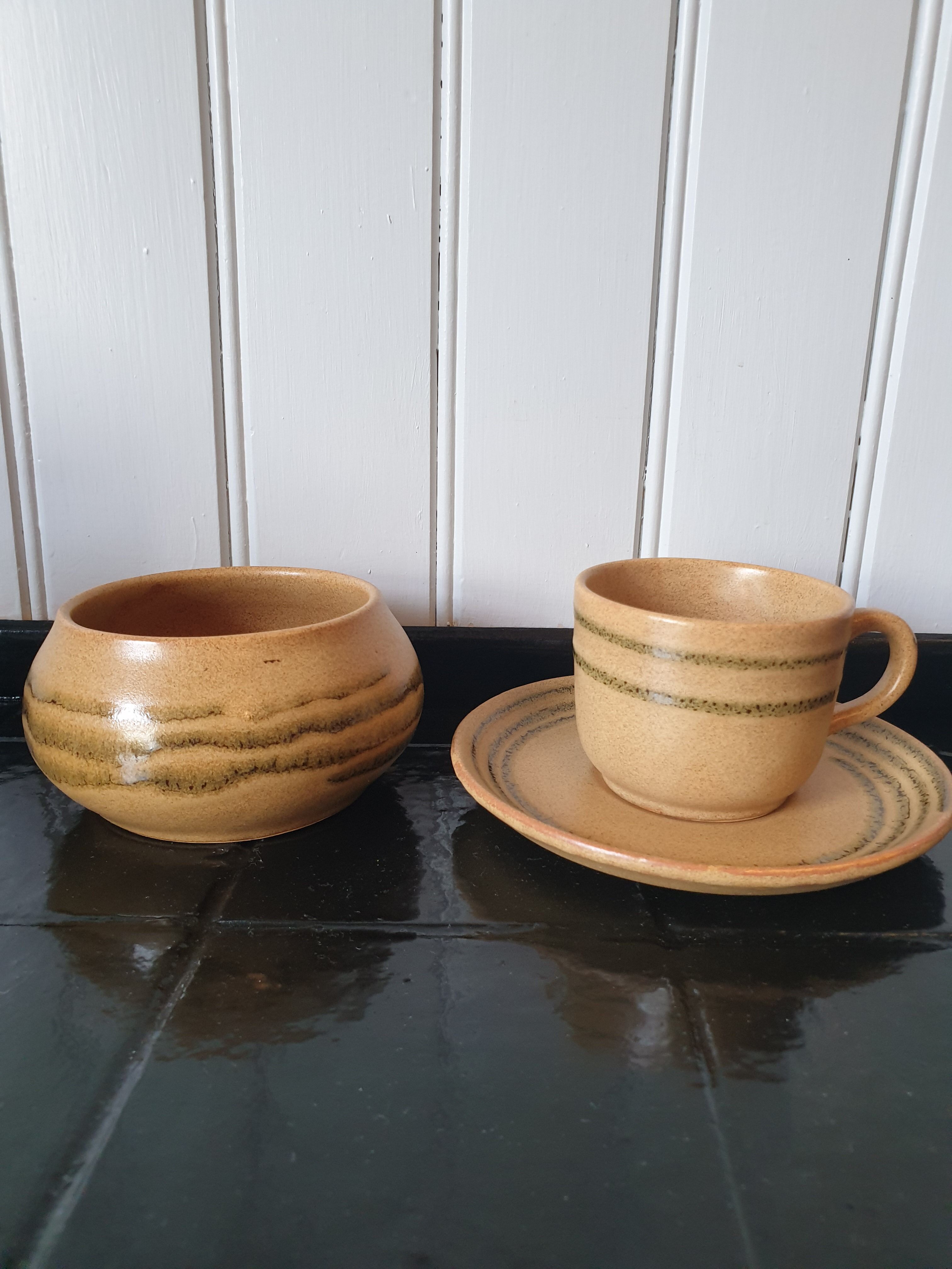 Set of 10 coffee cups with saucers and sandstone sugar