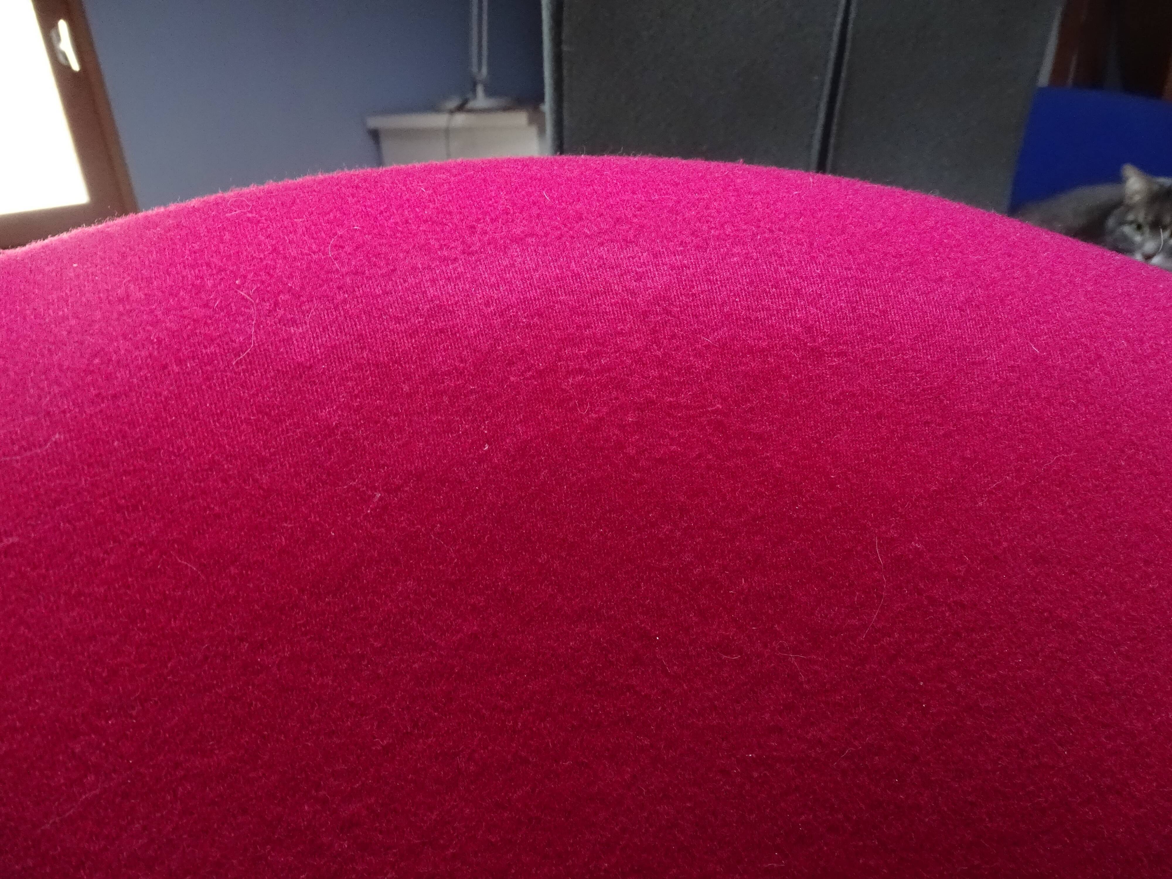 Red toad armchair vintage top