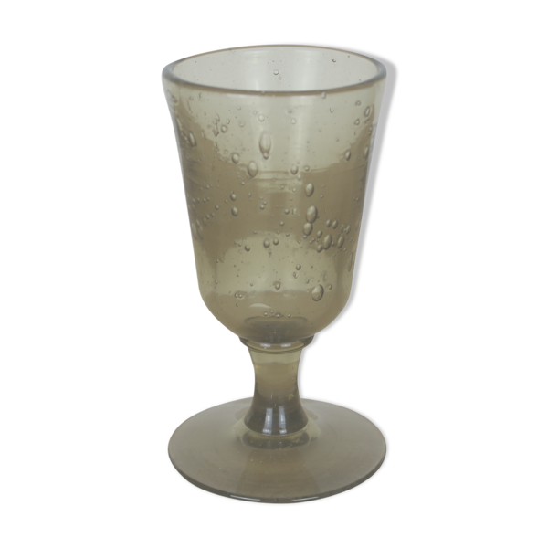 Verre à pied en verre bullé fumé