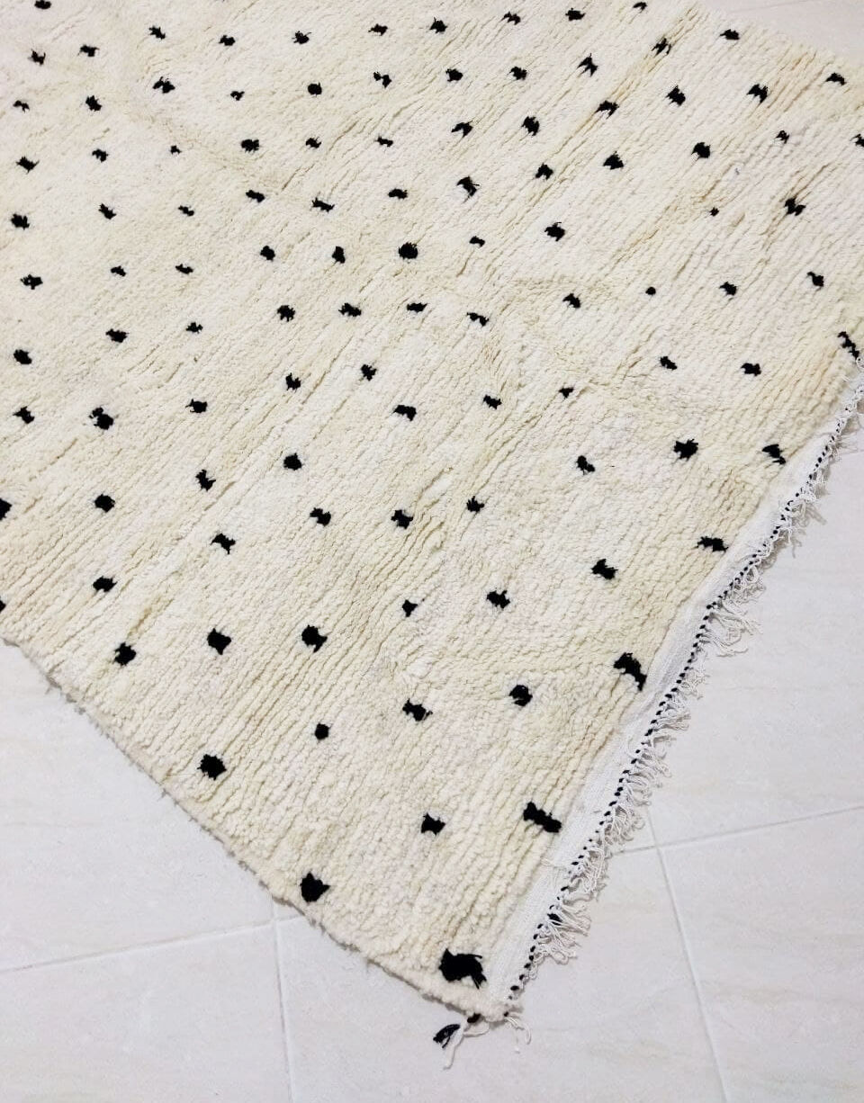 Tapis style berbere a pois 260 x 177 cm