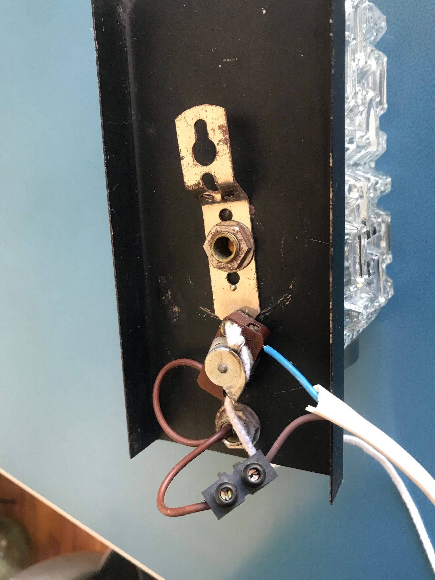 Rectangular wall lamp in molded glass