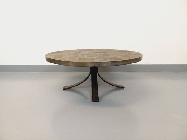 Table basse ronde vintage brutaliste en métal et ardoise des années 70