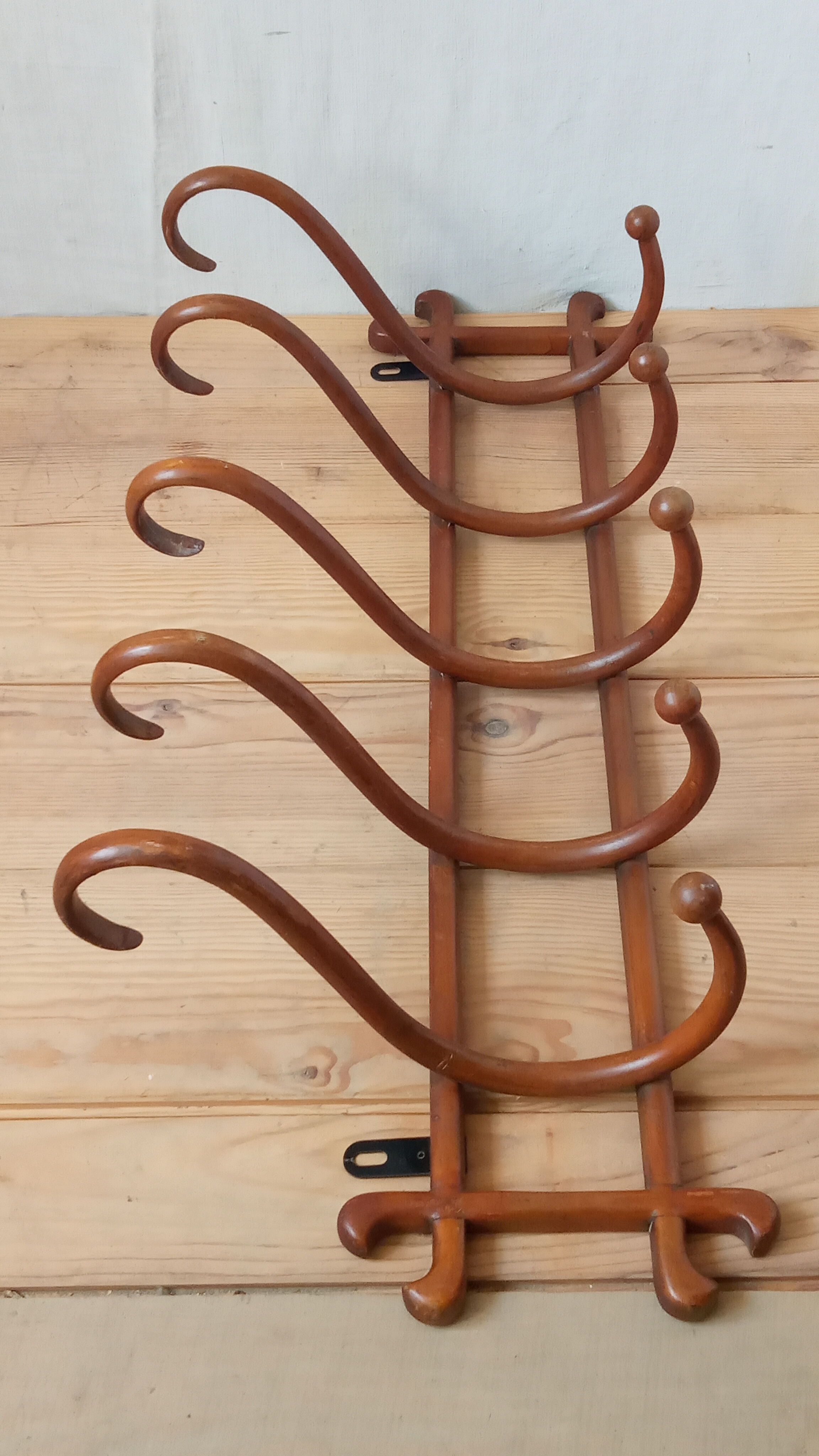 Five-padth coat holder