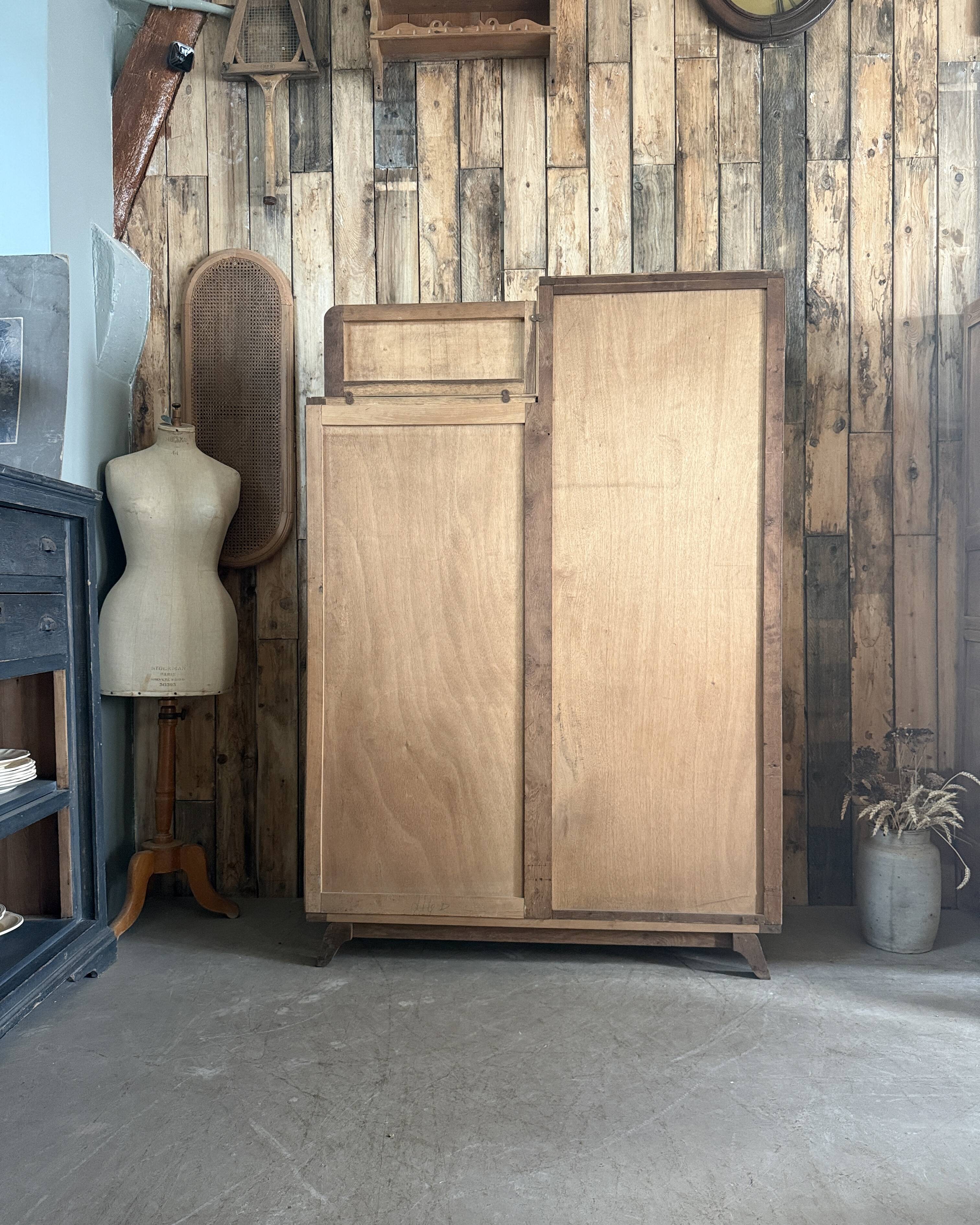 Armoire asymétrique art déco en chêne (restaurée)