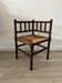 Chaise d’angle ancienne en bois tourné, assise en paille, style rusti