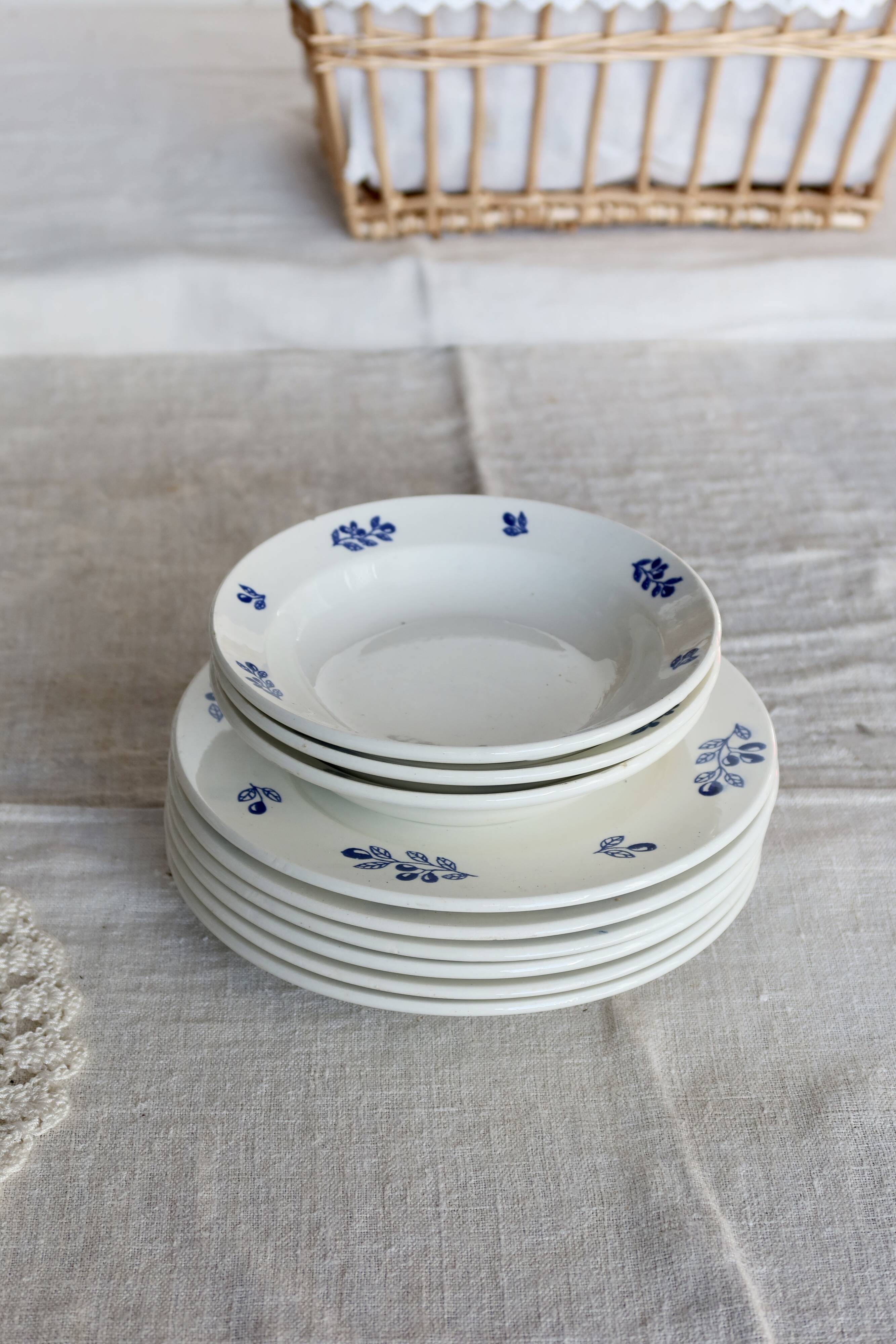 6 vintage ivory earthenware dessert plates - Blue olive pattern