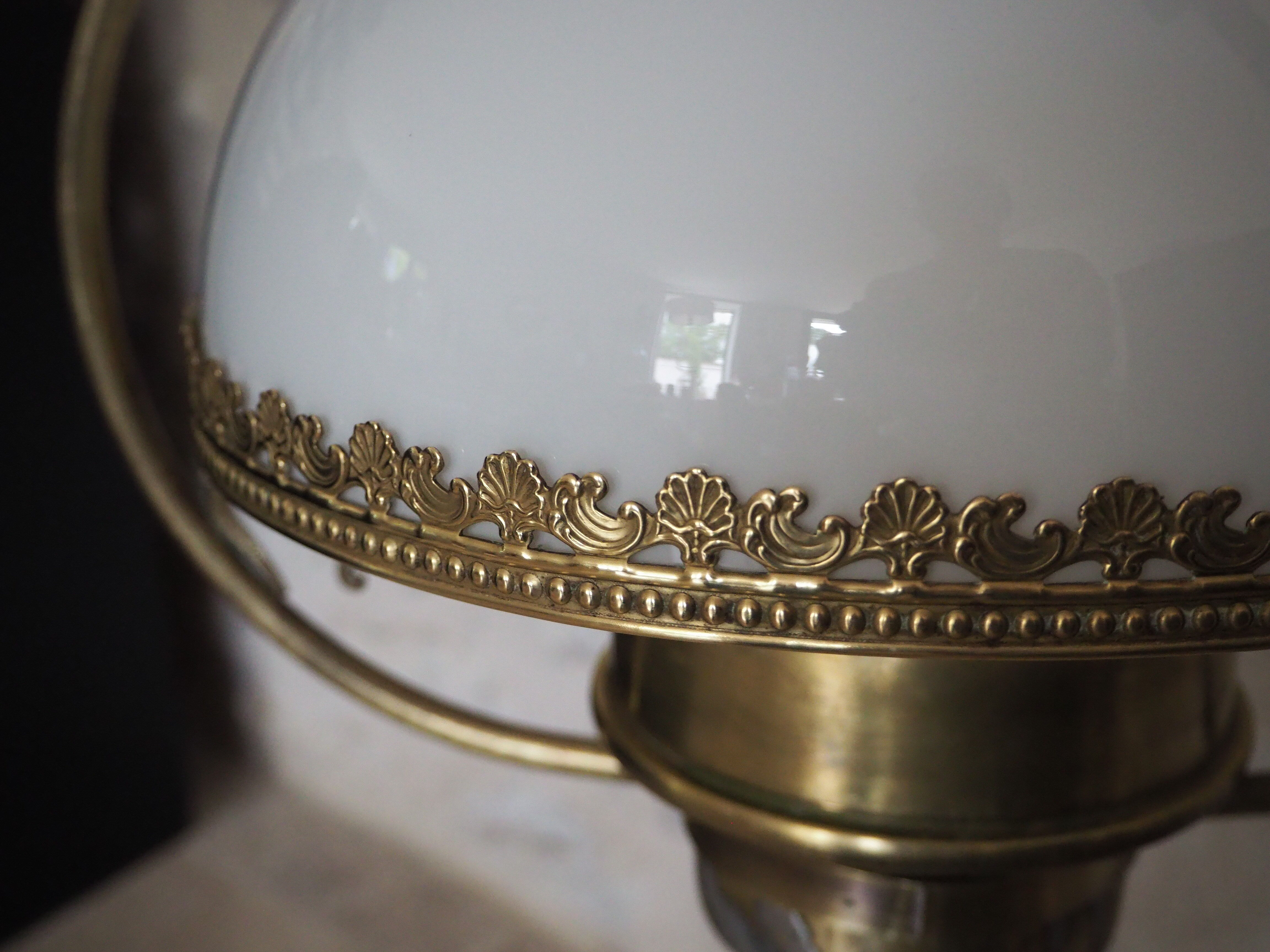 Old suspension in opaline and brass