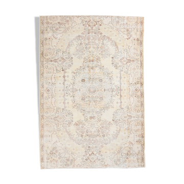 Distressed beige classic carpet 282x193cm