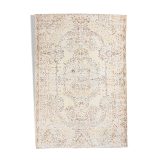 Distressed beige classic carpet 282x193cm