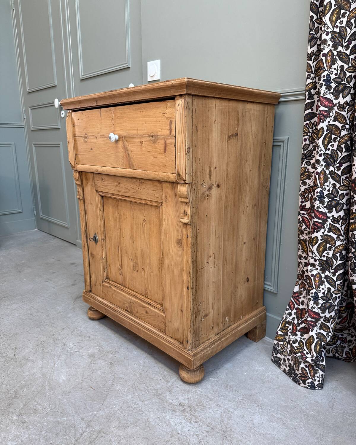 English jam cupboard in solid pine (renovated)