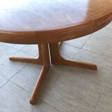 Baumann extendable round table