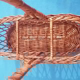 Panier porte bouteille en osier , vintage