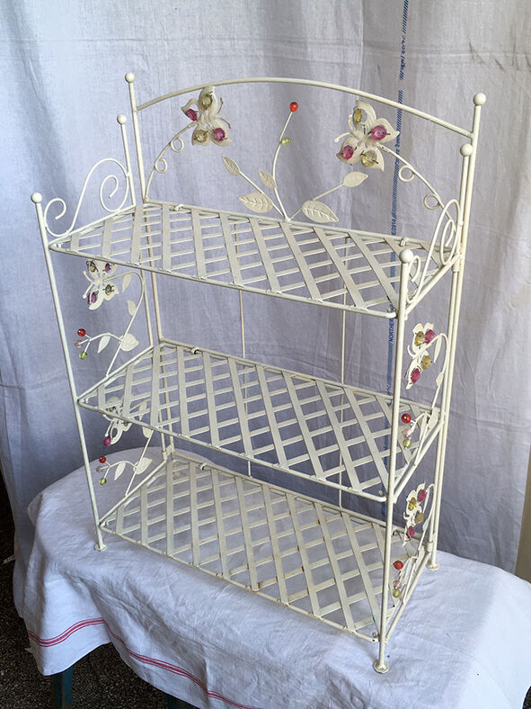 Shelf for little girl's room