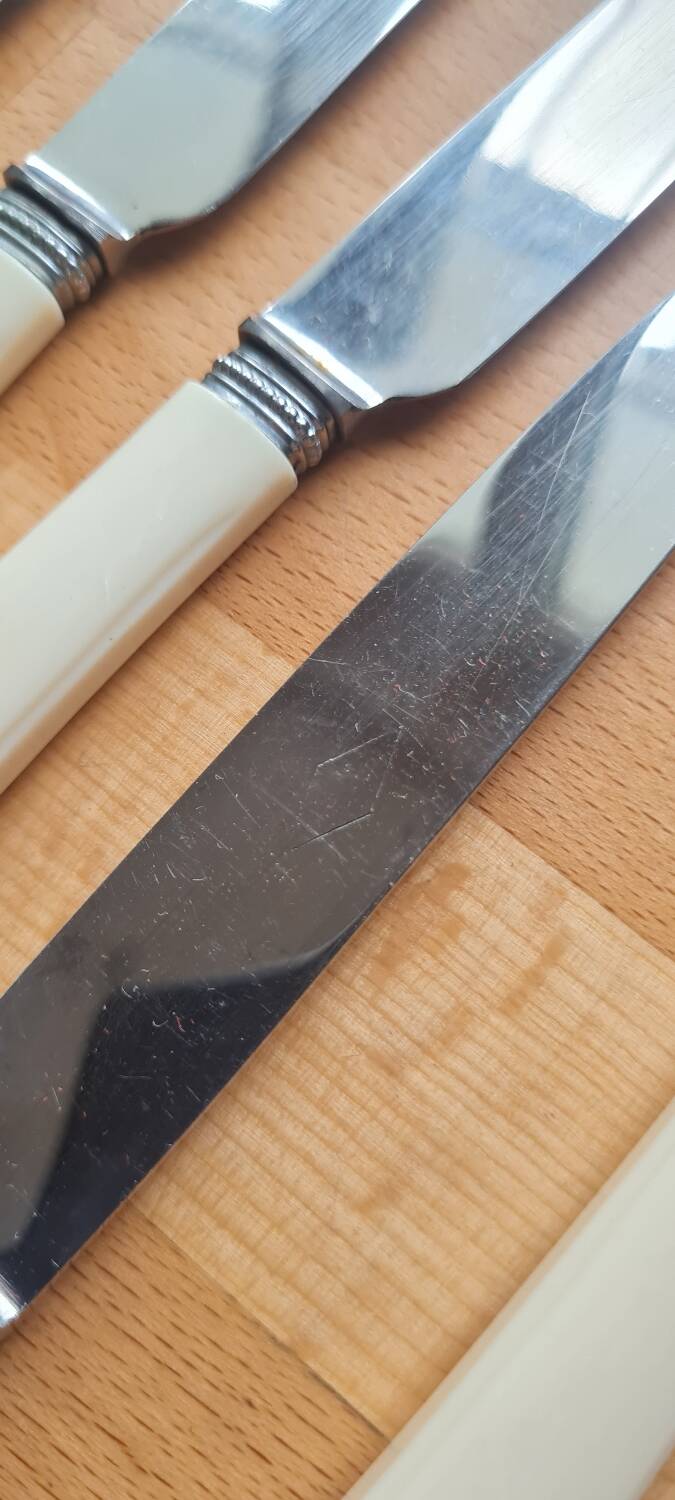 Set of 12 bakelite knives