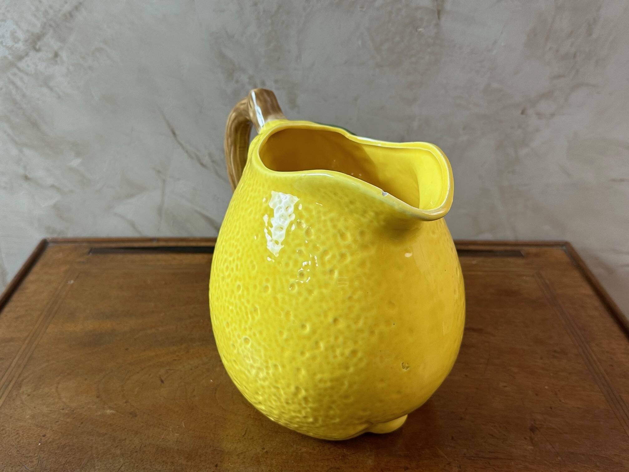 Lemon pitcher